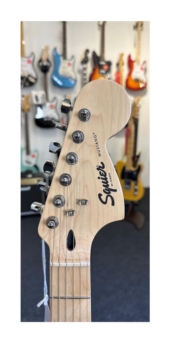 Guitarra Fender Squier Sonic Mustang Flash Pink 