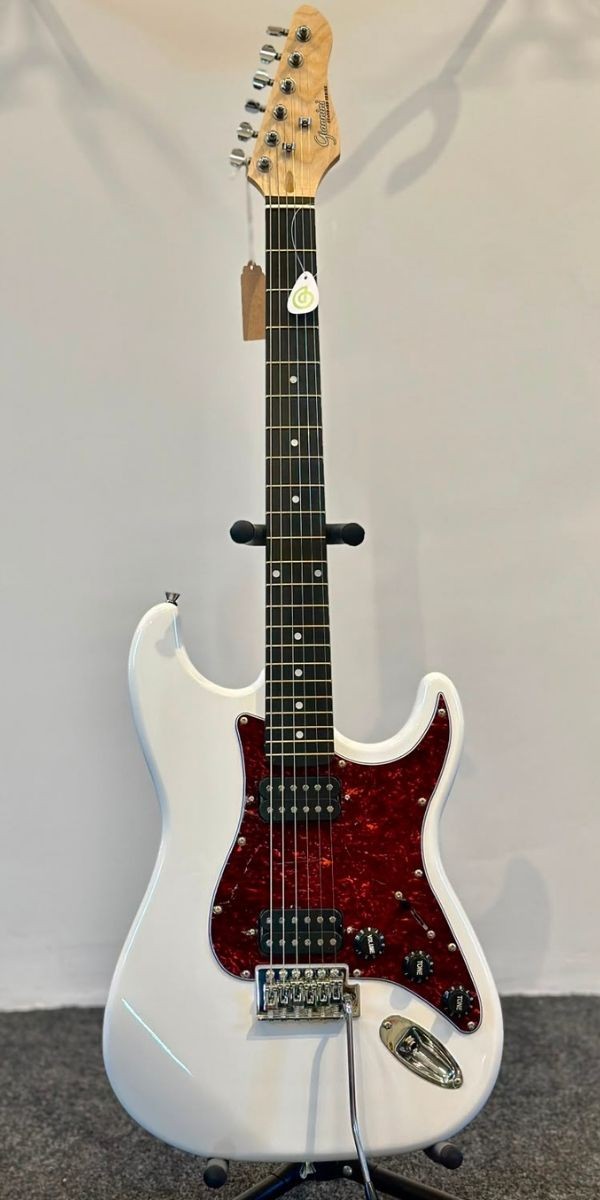 Guitarra Giannini G-102 Wh/tt Strato hh White Com Escudo Tortoise e 2 Humbuckers 