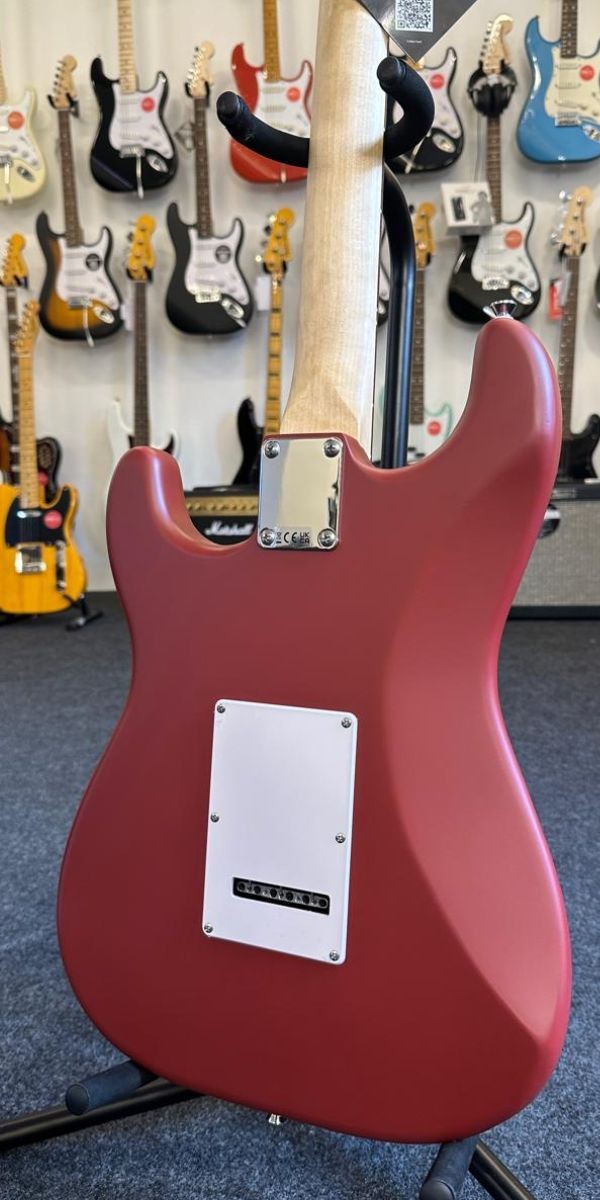 Guitarra Squier Debut Collection Stratocaster Dakota Red by Fender – 0379600554 