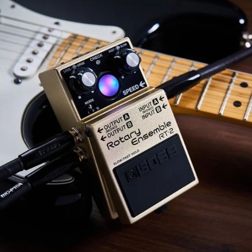 Pedal Boss Rt-2 Rotary Ensemble Efeito Rotary Speaker Estéreo 