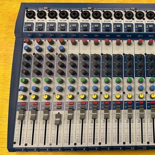 Mesa de Som Soundcraft Mi-16 Analógico Com 16 Canais 
