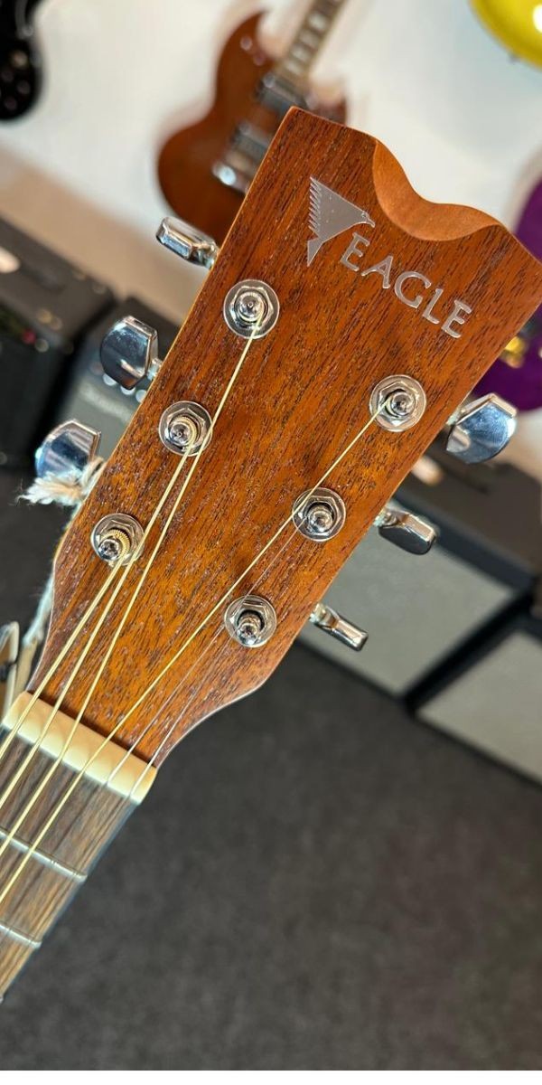 Violão Eagle Ema 663 Auditorium Cutway Aço Elétrico Natural Satin 