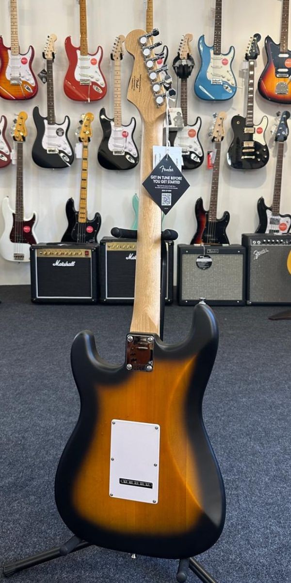 Guitarra Squier Debut Collection Stratocaster 2-color Sunburst Satin by Fender – 0379600503 