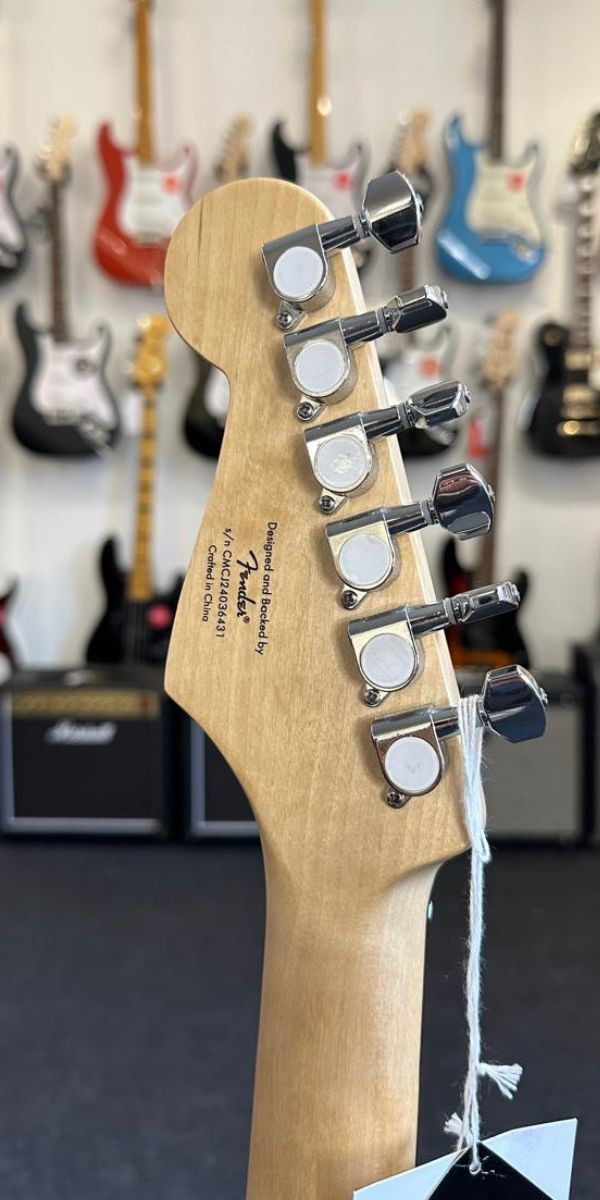Guitarra Squier Debut Collection Stratocaster Dakota Red by Fender – 0379600554 