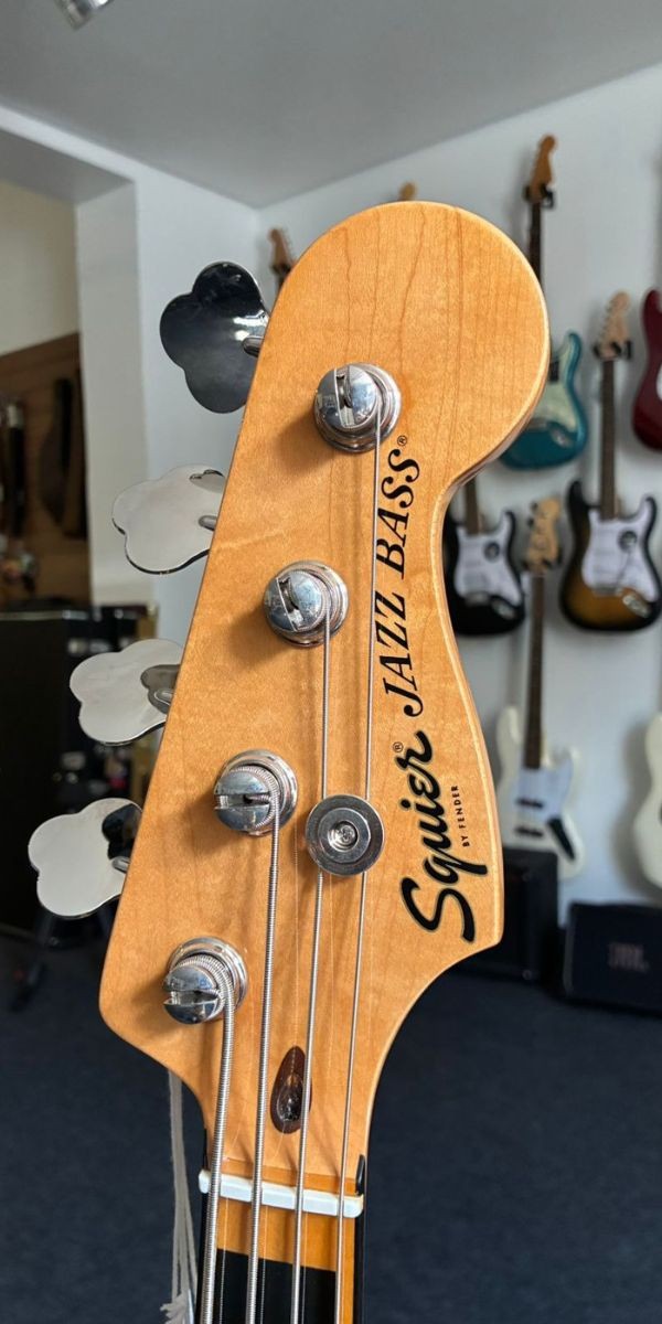 Baixo 4 Cordas Classic Vibe '70s Jazz Bass 3-tone Sunburst 