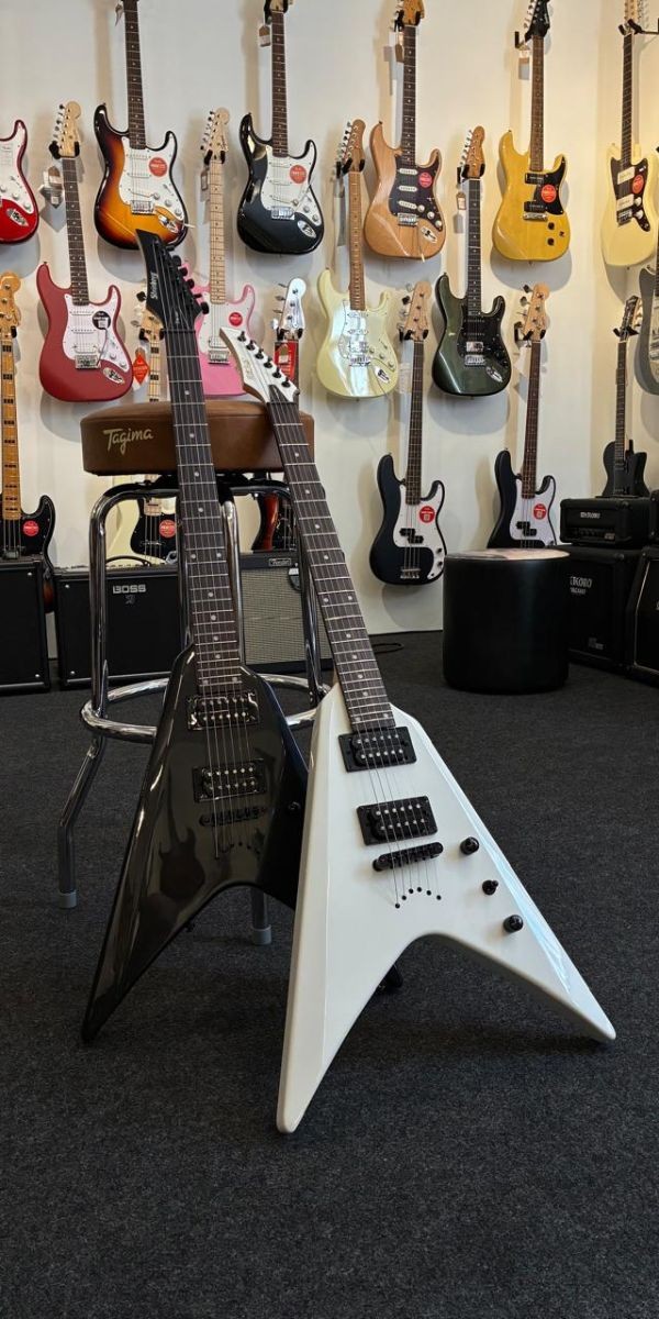 Guitarra Flying v Strinberg Fvs450 Pearl White Com Bag 