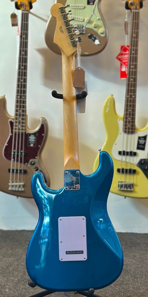 Guitarra Fender Standard Stratocaster Laurel Aqua Marine Metallic 