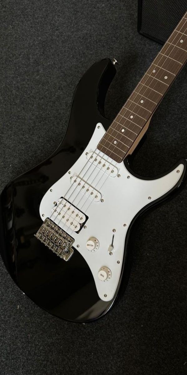 Guitarra Yamaha Pacifica 012 Preta Hss Strato – Pac012 bl 