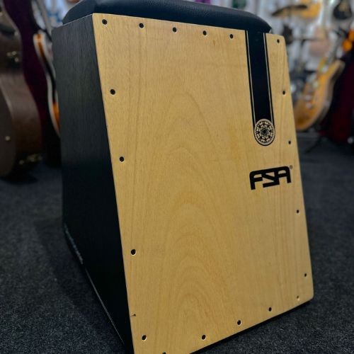 Cajon Fsa Comfort Fca4501 Preto Eletroacústico Com Captação Dupla Xlr 
