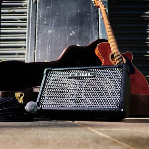 Amplificador Boss Cube Street ii 10w Estéreo a Pilhas Para Guitarra, Voz e Instrumentos 