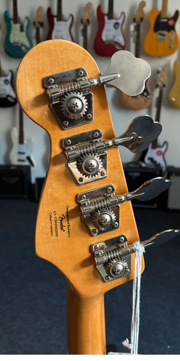 Baixo 4 Cordas Classic Vibe '70s Jazz Bass 3-tone Sunburst 