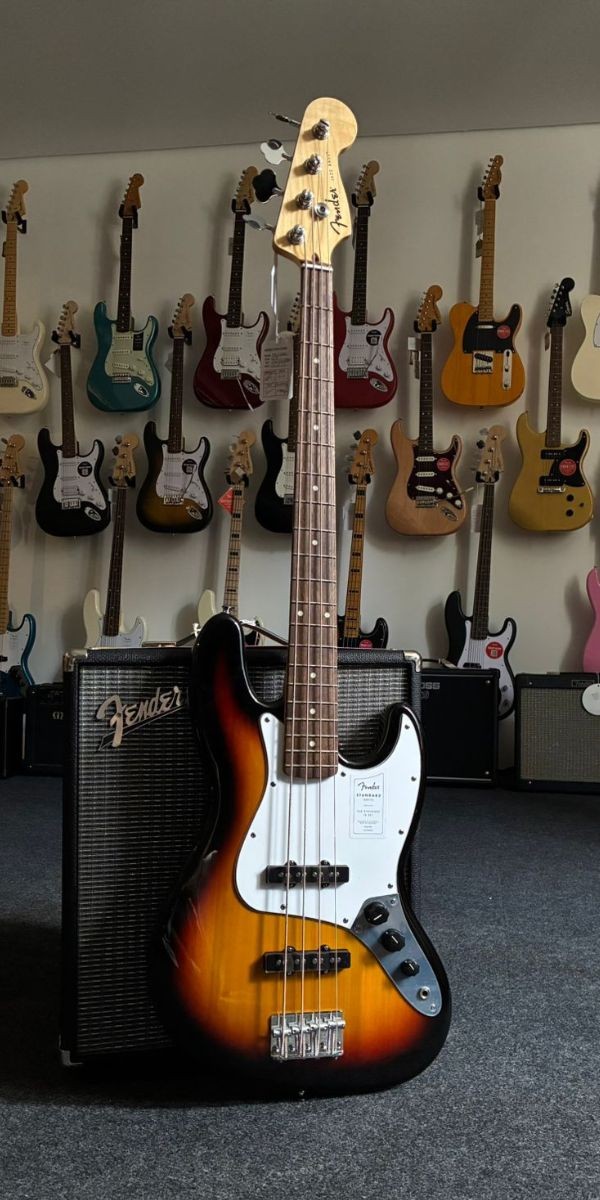 Baixo Fender Standard Jazz Bass 3 Tone Sunburst 