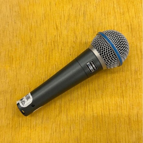 Microfone Dinâmico Shure Beta 58a Supercardioide Xlr Para Vocal Profissional 