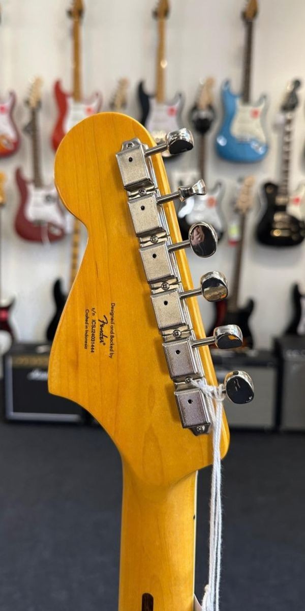 Contrabaixo Squier Classic Vibe Bass vi 6 Cordas 3-color Sunburst 