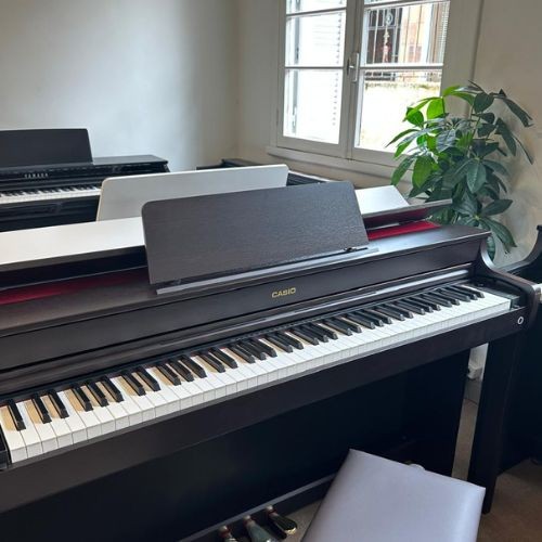 Piano Digital Casio Celviano Ap-300bn Marrom 88 Teclas Com Banqueta e Bluetooth 