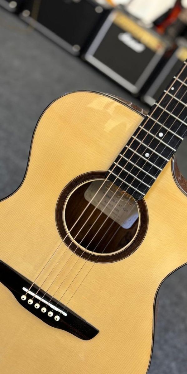 Violão Aço Rozini Premium Auditório Com Cutaway eq Fishman Presys Blend Rx620.fpb.n.ct.lp 