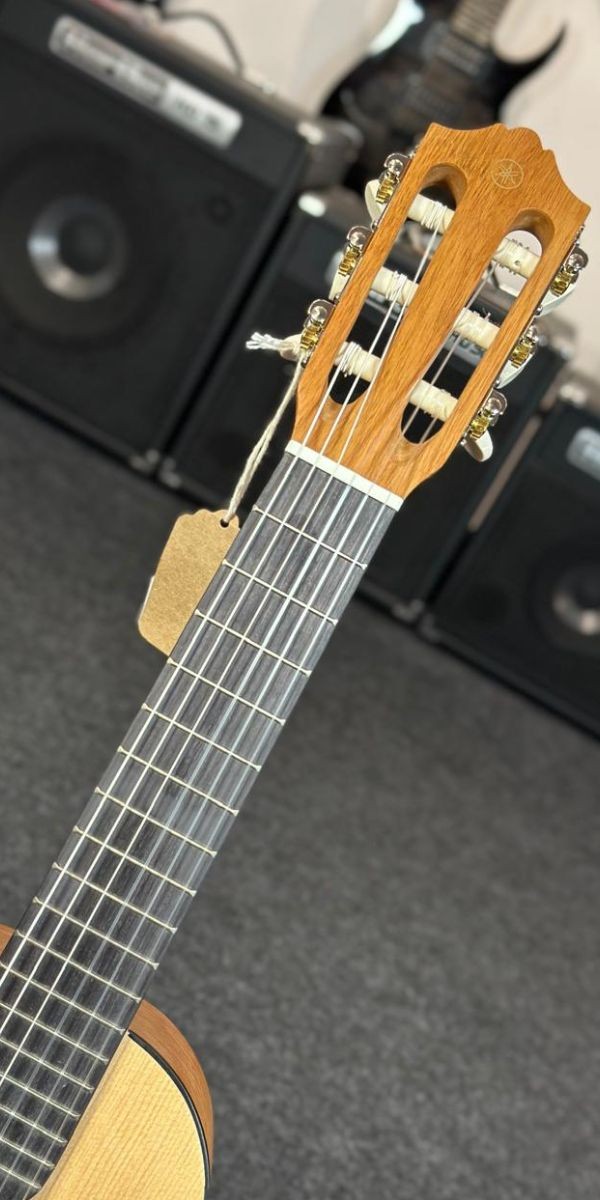 Guitalele Yamaha Gl1 Natural Nylon Com Bag – Violão Ukulele 6 Cordas 