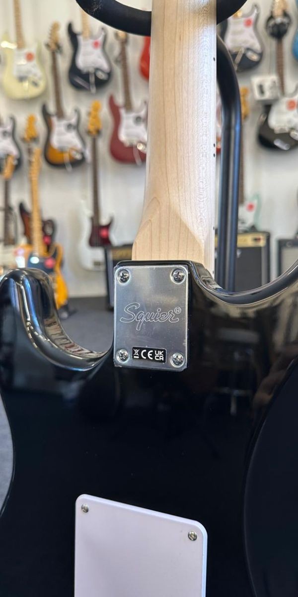 Guitarra Squier Sonic Stratocaster Maple Black by Fender | Openstage Revenda Oficial Fender 