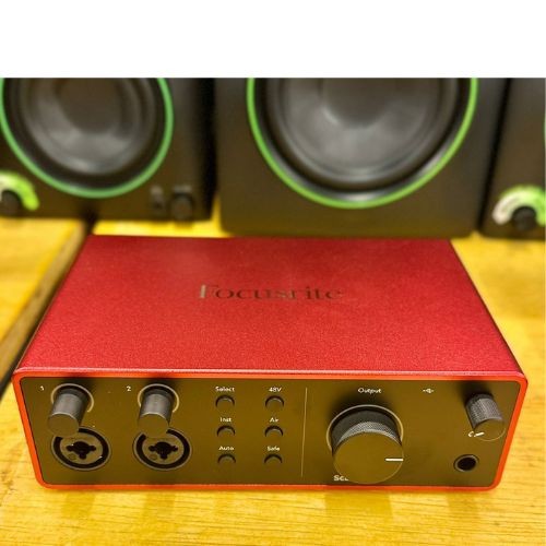 Interface de áudio Focusrite Scarlett 4i4 4th Gen Usb-c 4x4 Para Home Studio 